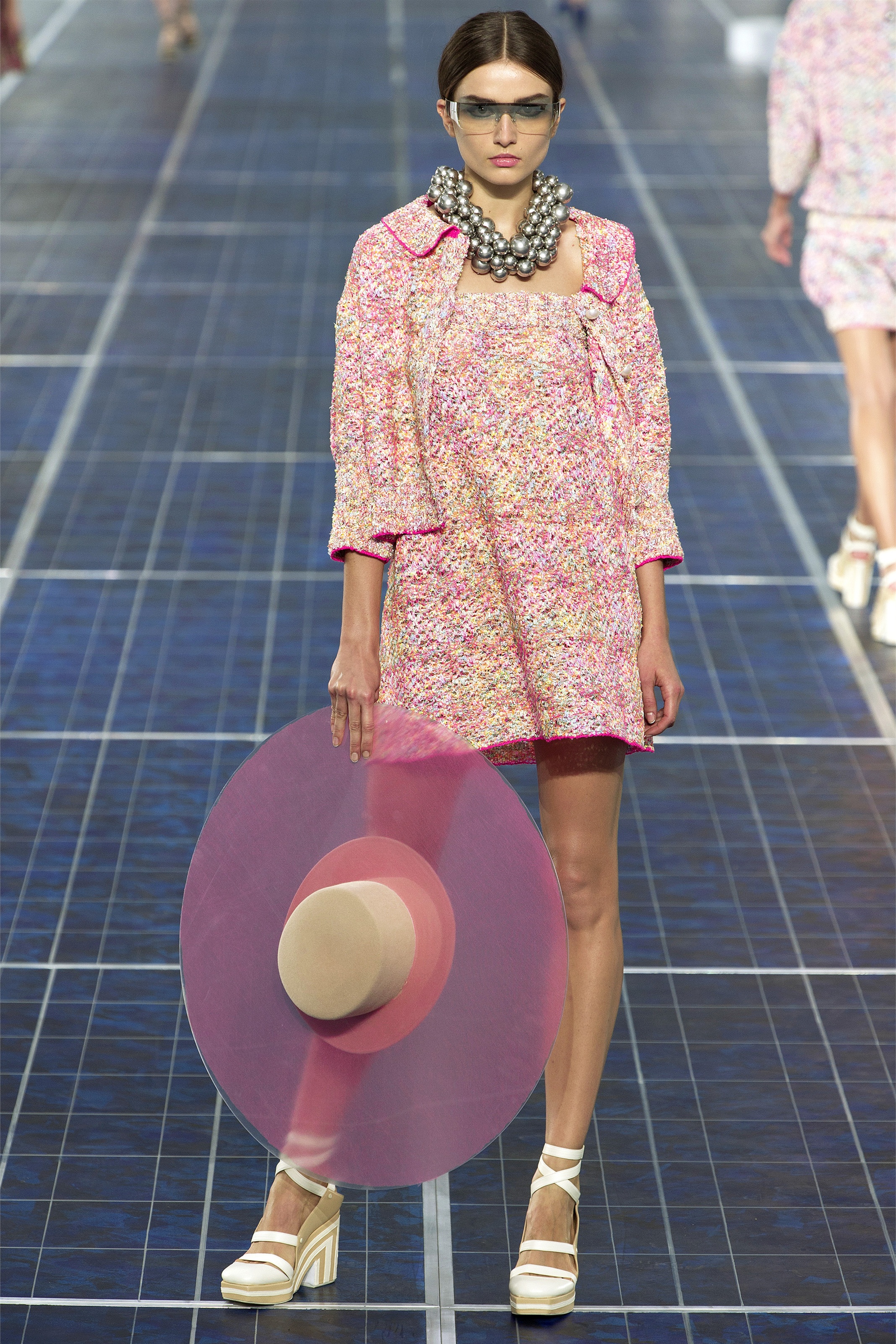 file/article/shlyapki/1351594297_skirt_dress_a_collection_of_ready_to_wear_from_chanel_spring_2013_55.jpg